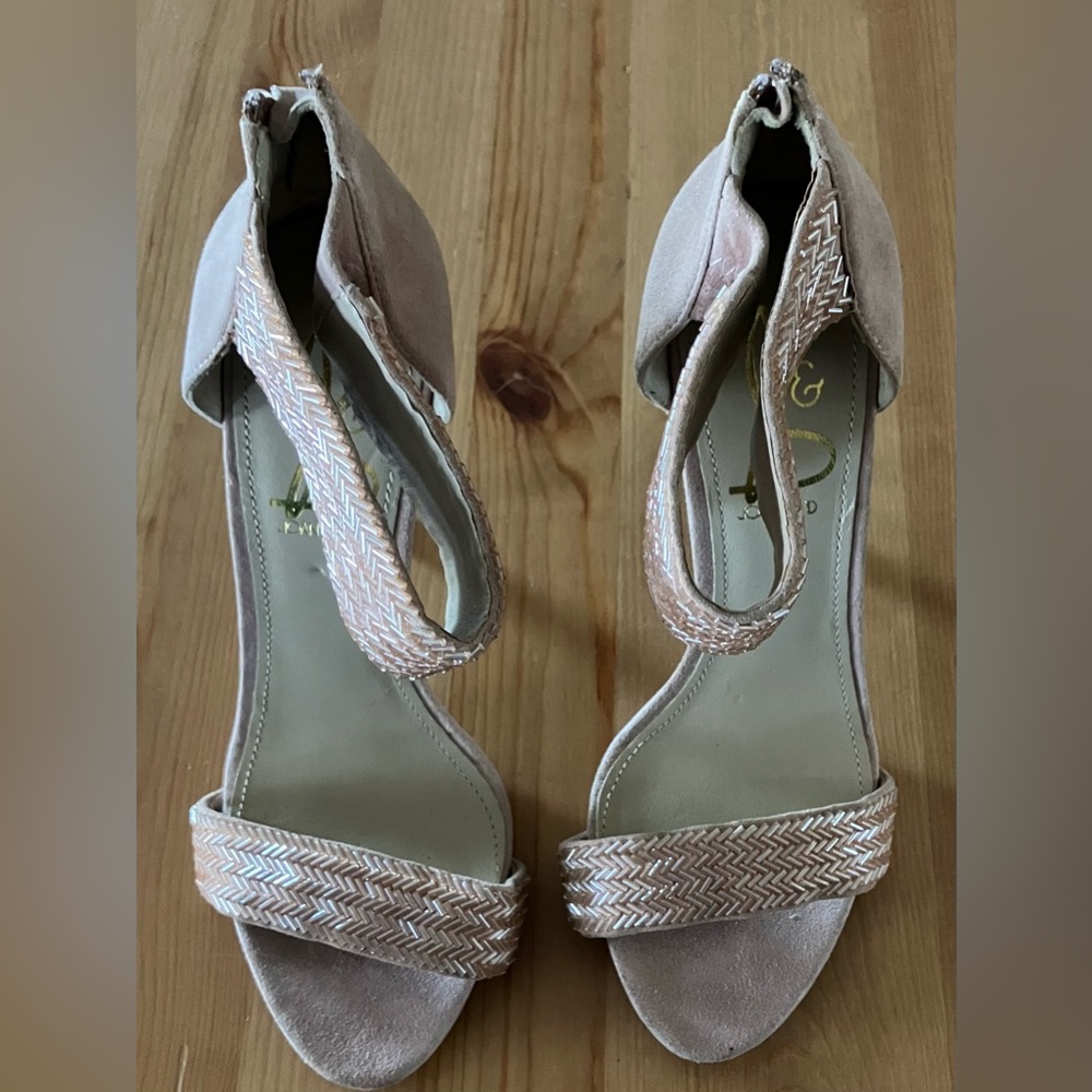 EUC Joan & David sample beaded heels. Worn in fashion show only size 6 old pink